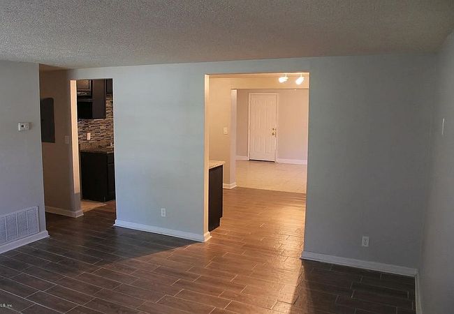 Photo of 6531 Restlawn Dr, Jacksonville, FL