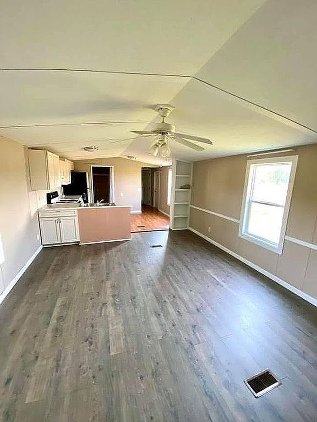 Image of 42 Oaktree Ln