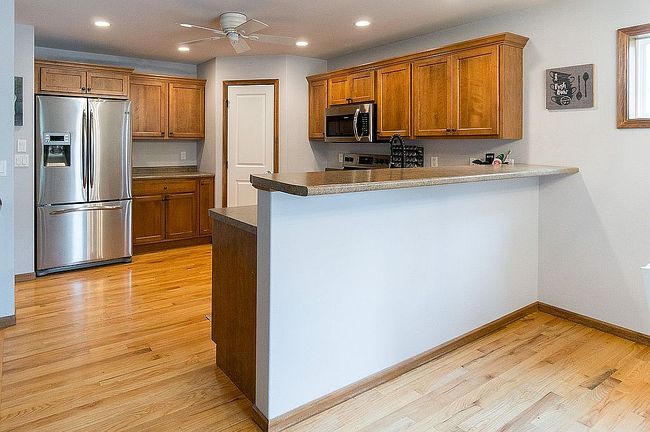Photo of 114 S Hill Crest Cir, Center Point, IA