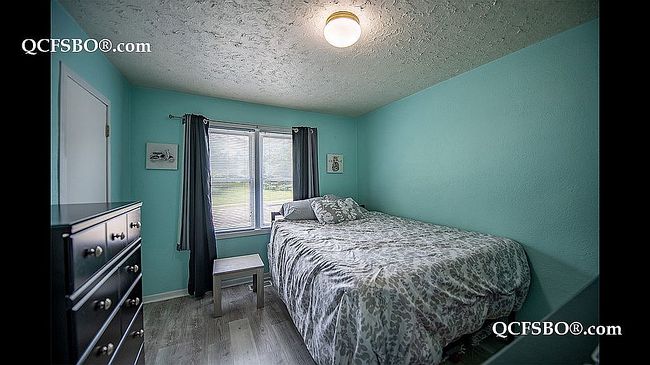 Photo of 305 S 8th St, Le Claire, IA