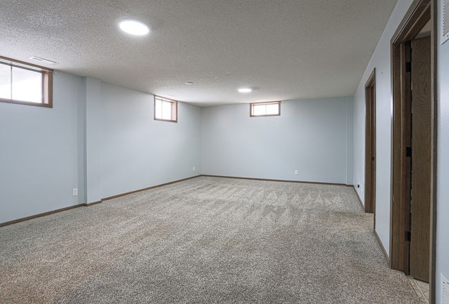 225 Kingsridge Dr, Council Bluffs, IA