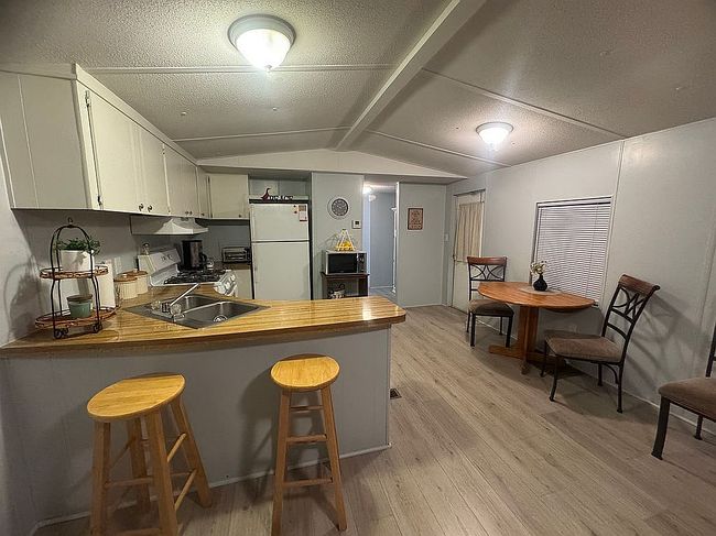 Image of 830 Michigan St