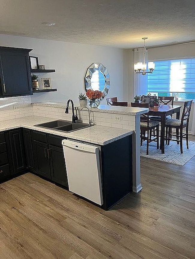 Image of 1714 N 175th Plz