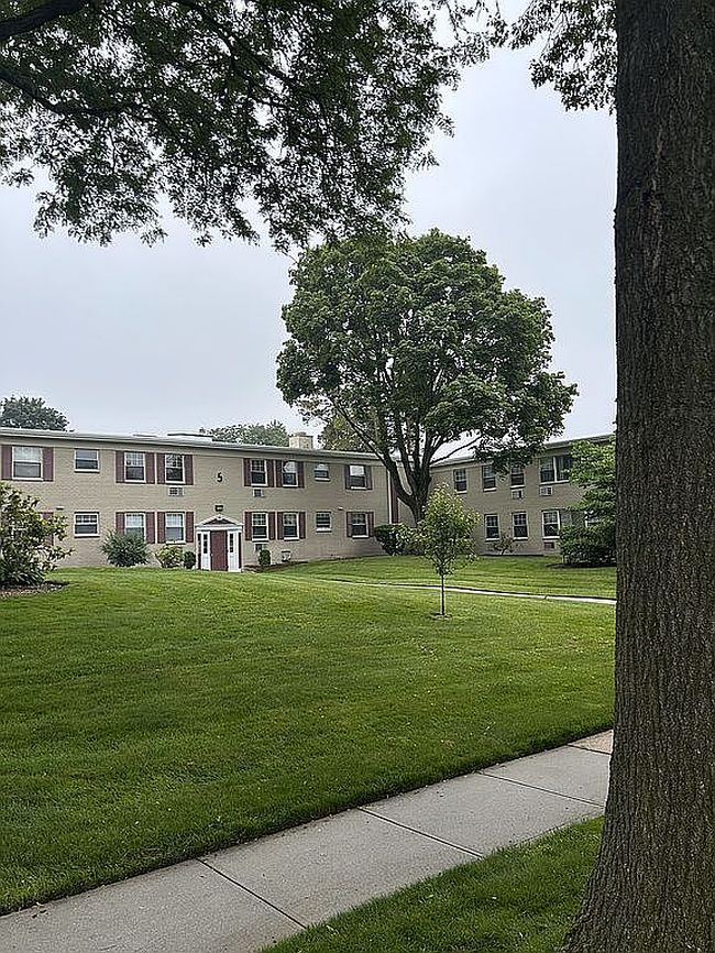 Photo of 324 Post Ave Apt 5J, Westbury, NY