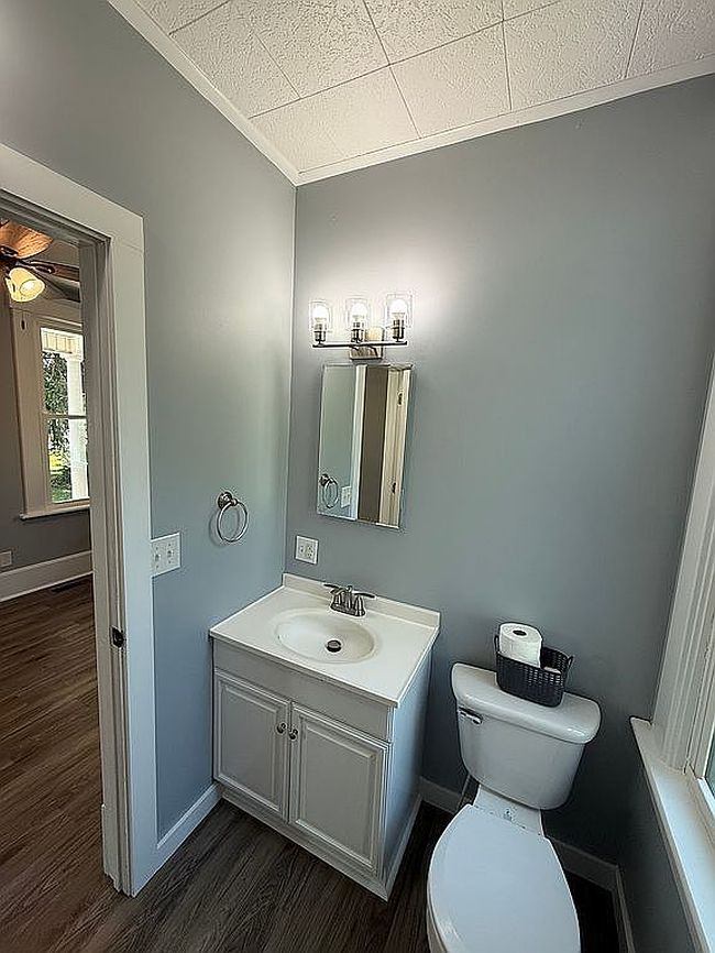 Photo of 302 N Main St, Pleasantville, OH