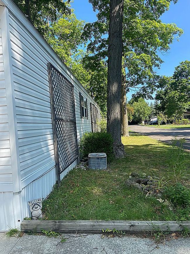 Image of 615 Maplewood St