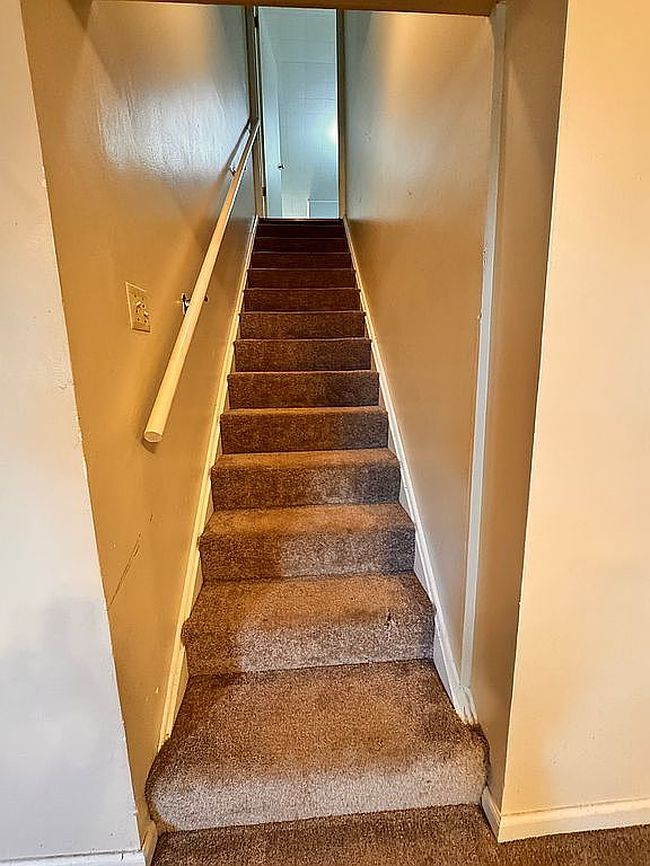 Image of 208 E 10th St