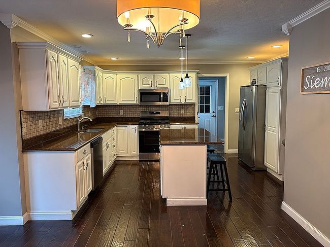 Photo of 1205 Travis Ln, Carterville, IL