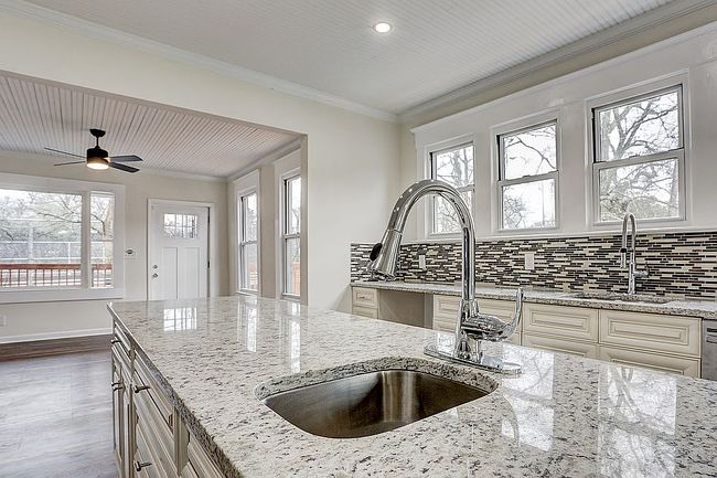 Additional photo 3 of property located at 1545 Westview Dr Sw