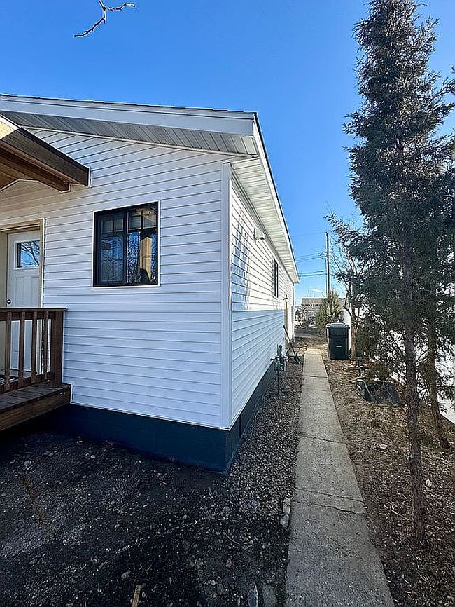 Image of 1119 4th St W