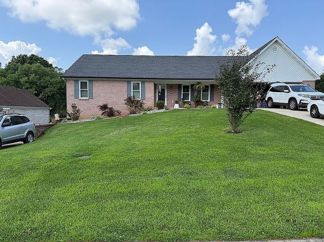 Photo of 409 Summer Shade Dr, Somerset, KY