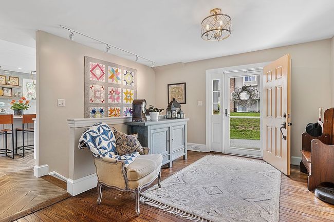 Additional photo 3 of property located at 1126 Queens Way