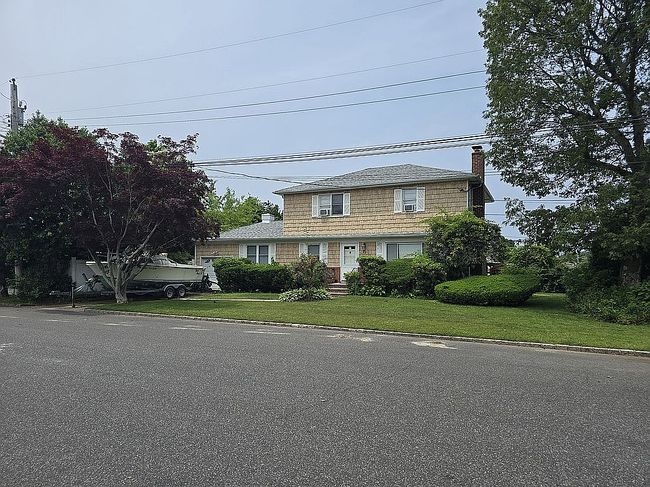 Photo of 27 Leo Ln, Deer Park, NY
