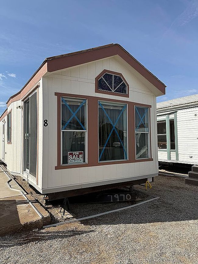 22601 Bear Valley Rd Space 8, Apple Valley, CA