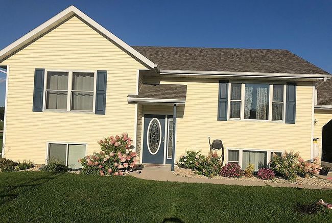 Photo of 303 Mclean Ave Ne