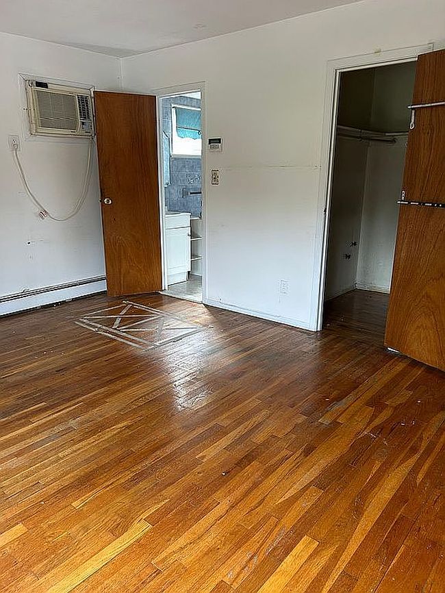 Photo of 723 Bolton Rd, Far Rockaway, NY