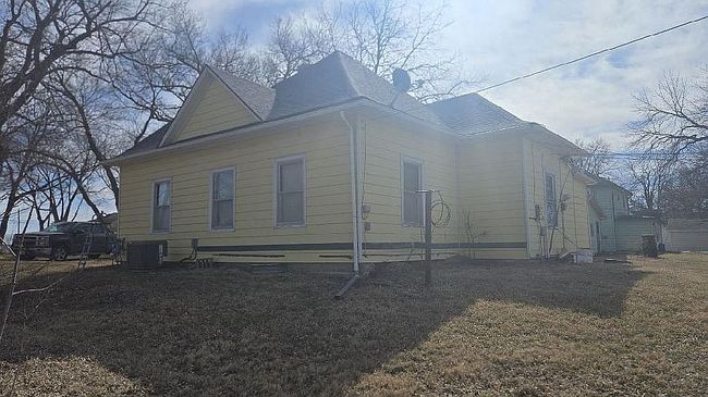 Additional photo 1 of property located at 903 Grand Ave