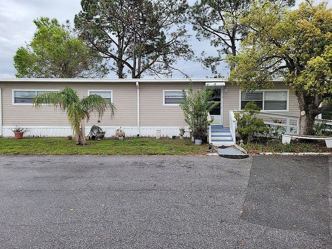 Image of 800 Holiday Ct