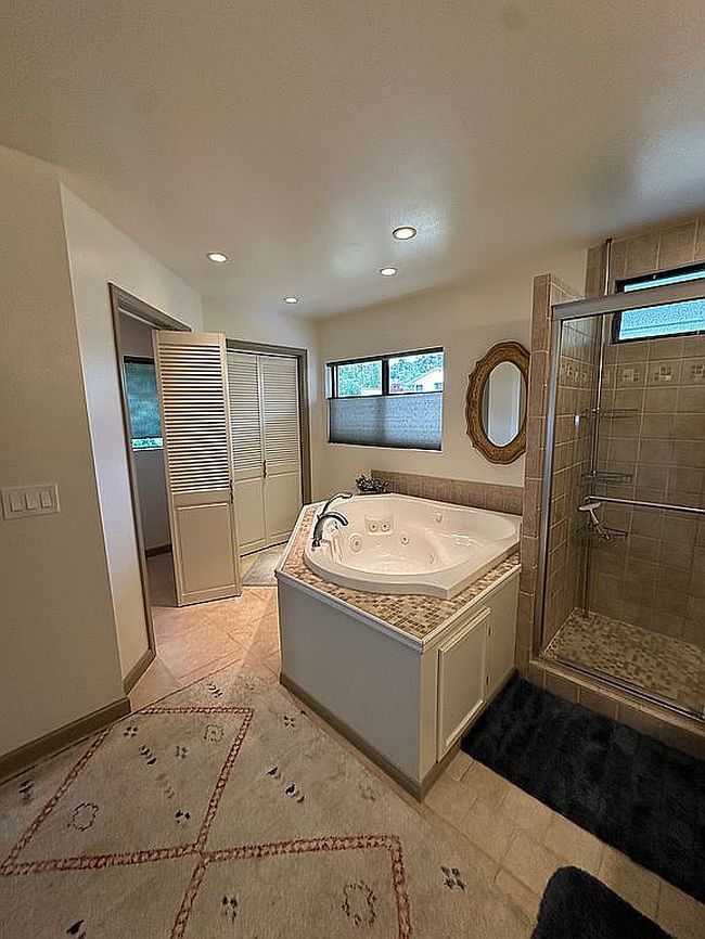 Photo of 126 Kulalani Dr, Kula, HI