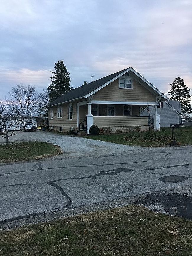 Image of 1011 S Bringhurst Rd