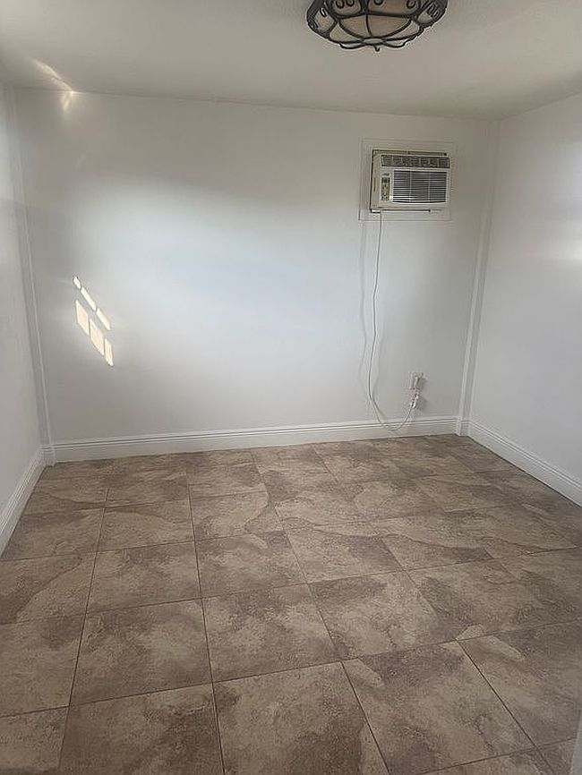 Photo of 425 E 33rd St, Hialeah, FL