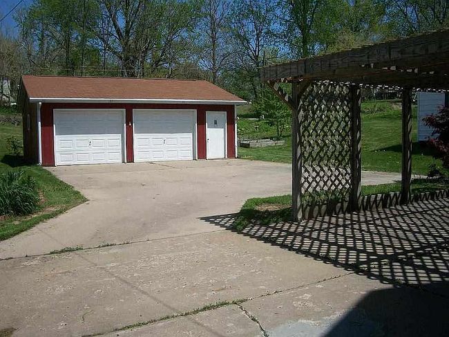 Photo of 905 Center Ave, Ottumwa, IA