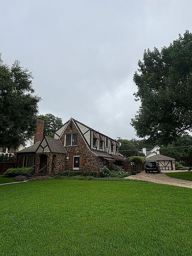 Image of 6127 Lakehurst Ave