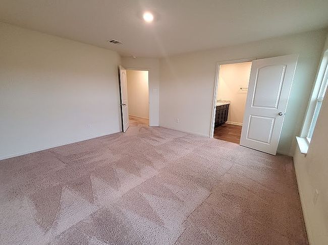 Photo of 136 Allington Cir, Jarrell, TX