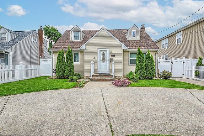 Photo of 443 Lafayette Ave, Rockville Centre, NY