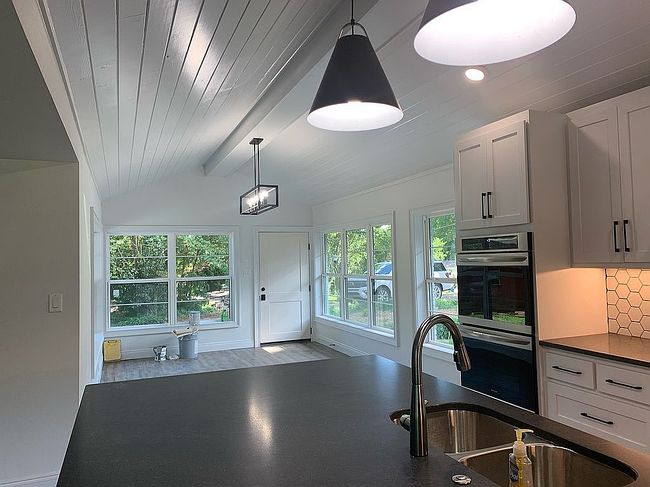 Image of 1401 Hillcrest Dr