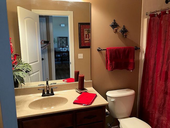 Photo of 7975 Shadow Lake Dr, Papillion, NE