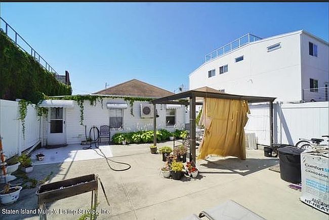 Photo of 1611 Oriental Blvd, Brooklyn, NY