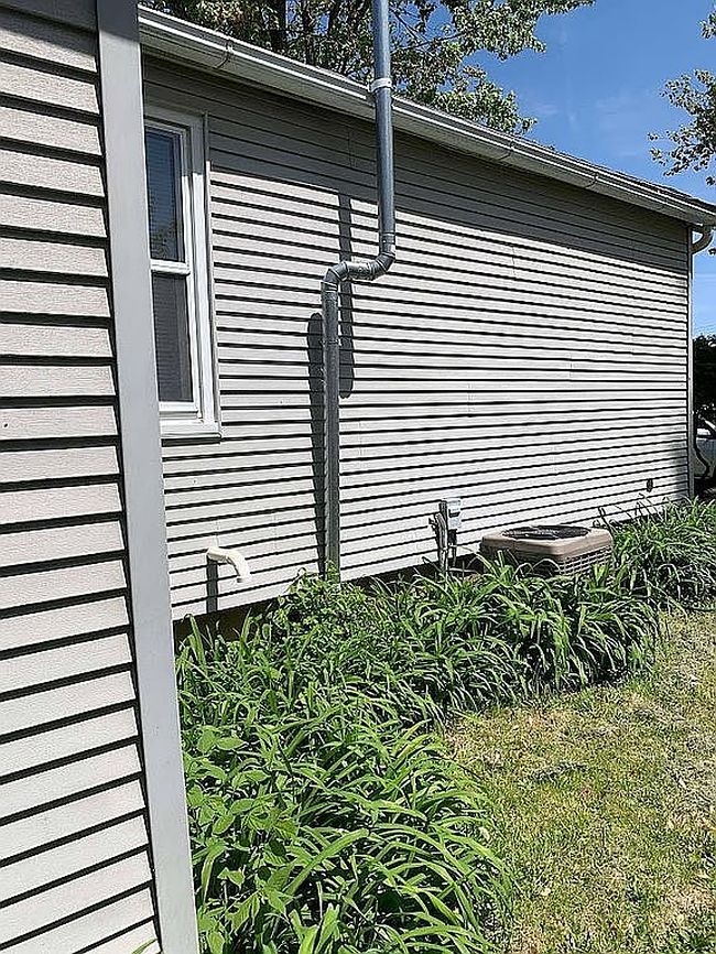 Photo of 2002 Garfield St, Clinton, IA