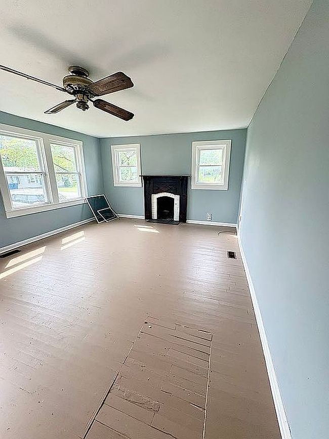 Additional photo 1 of property located at 109 Lloyd St