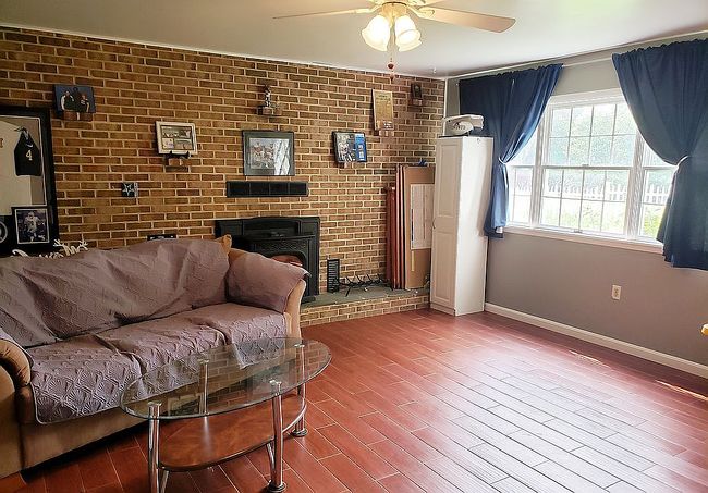 Image of 19717 Toms Rd