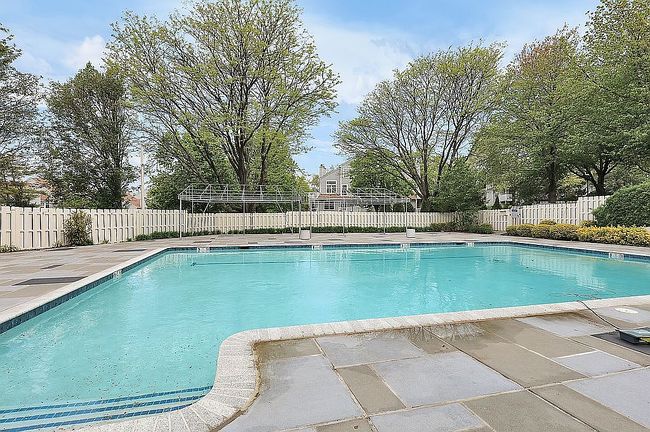 Image of 17 Regency Cir