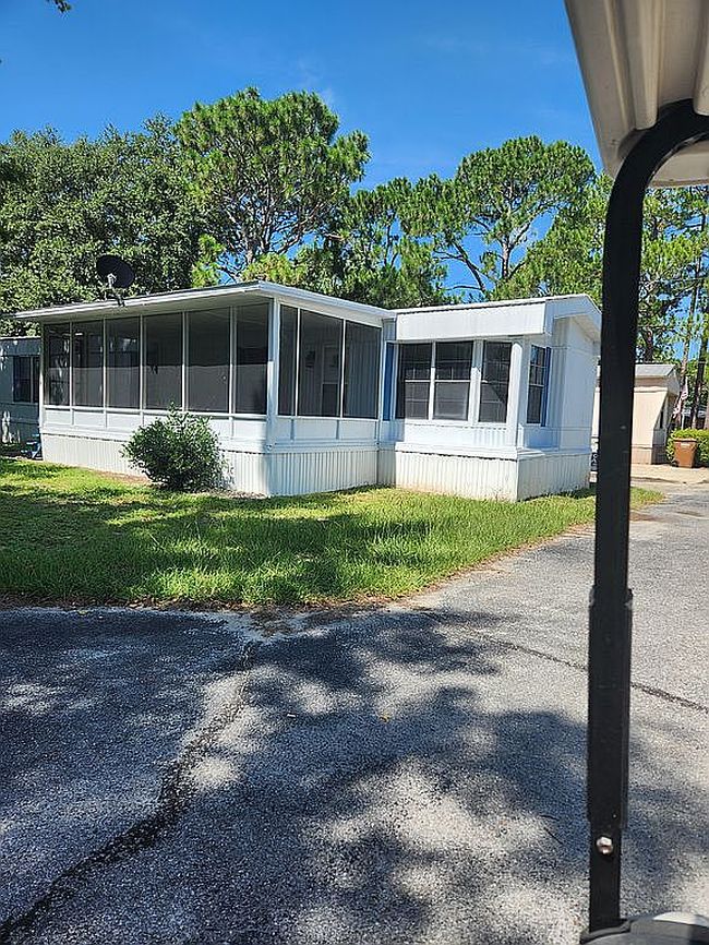Photo of 9877 Orchid Cir, Navarre, FL
