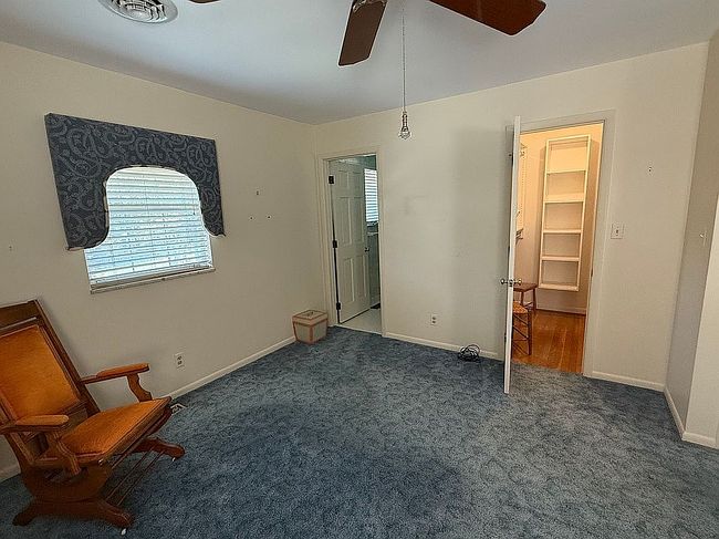 Additional photo 3 of property located at 127 W Woodbury Dr