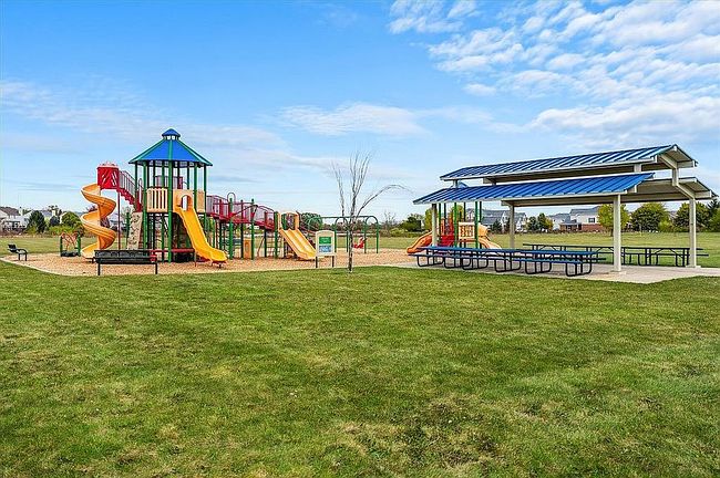 Photo of 708 Legend Ln, Mchenry, IL