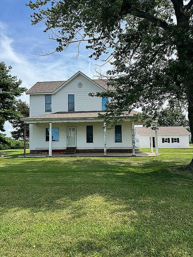 Photo of 1836 N 1300 East Rd, Taylorville, IL