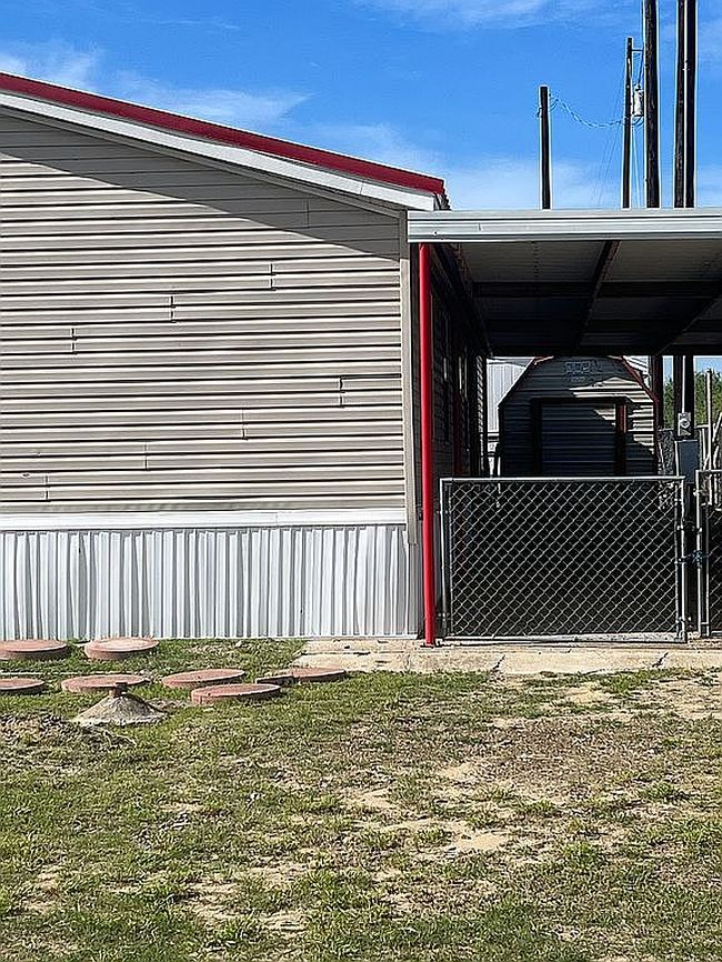 Additional photo 3 of property located at 700 Los Lobos Loop