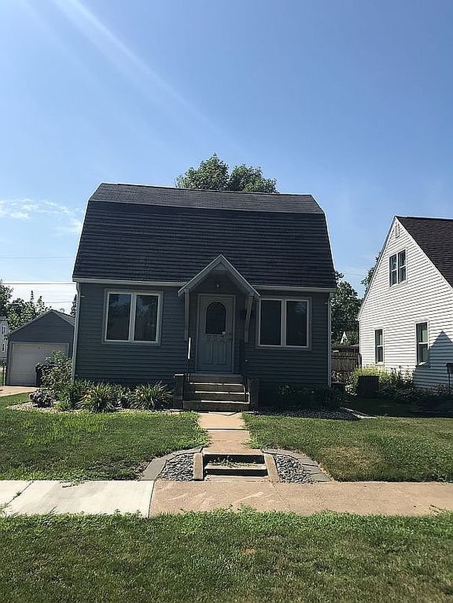 Photo of 923 Home Park Blvd, Waterloo, IA