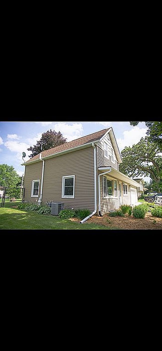 Photo of 1500 Division St, Decorah, IA