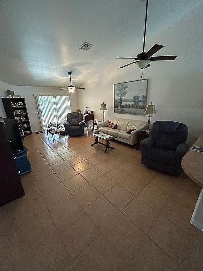 Additional photo 3 of property located at 1334 Se 2nd Pl