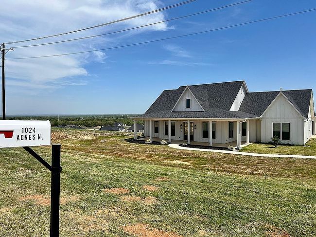 Photo of 1024 Agnes N, Springtown, TX