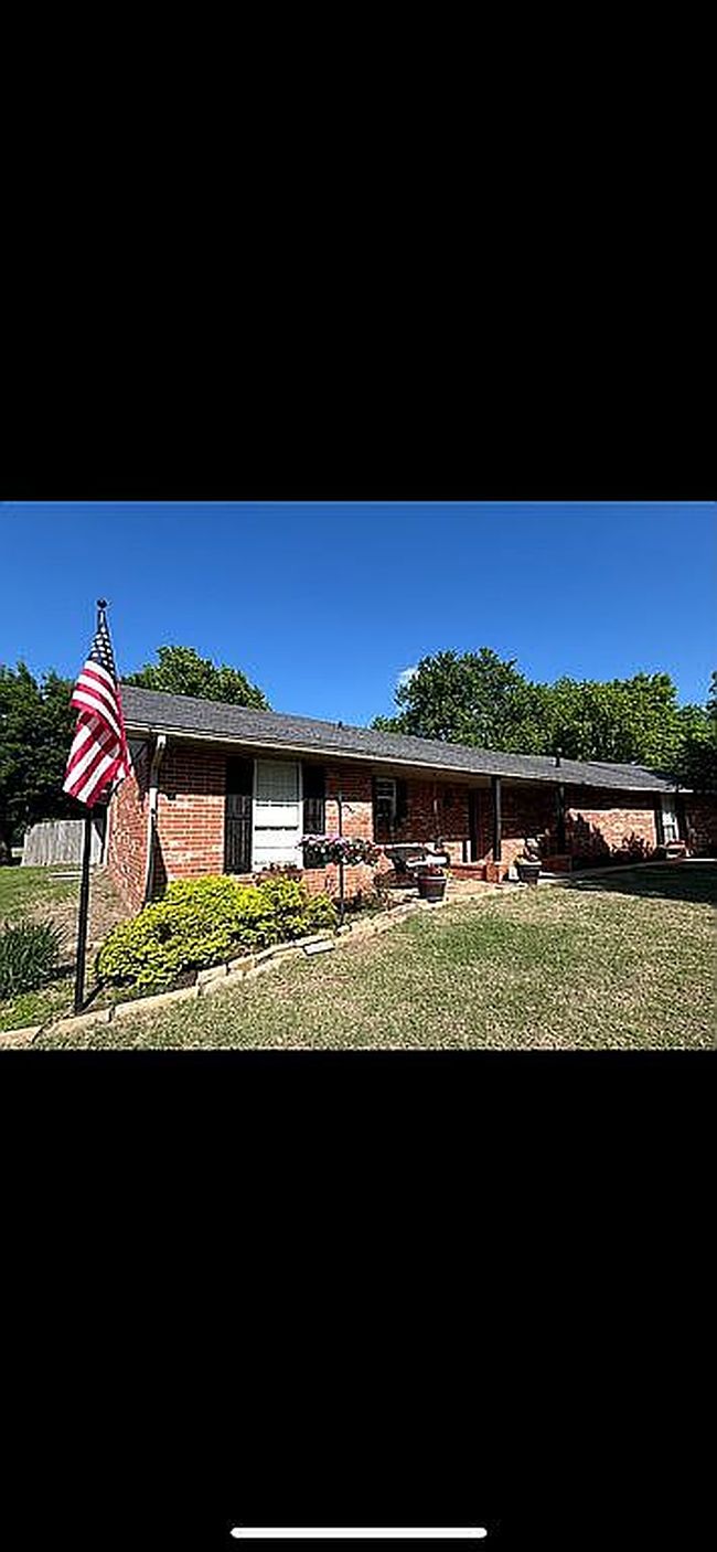 Photo of 1222 Sunset Ln, Blackwell, OK
