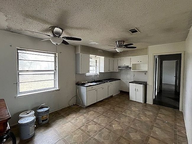 Image of 104 W Short St