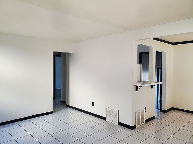Photo of 255 W Rutgers Ave, Pontiac, MI