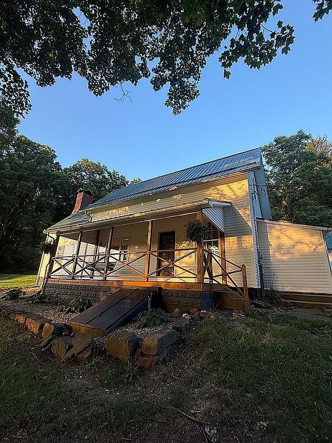 Photo of 2128 Cooperider Rd Nw, Somerset, OH