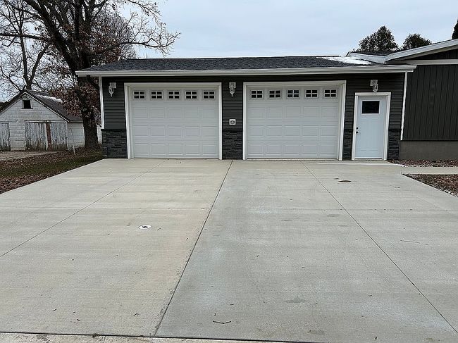 Image of 206 E 2nd St